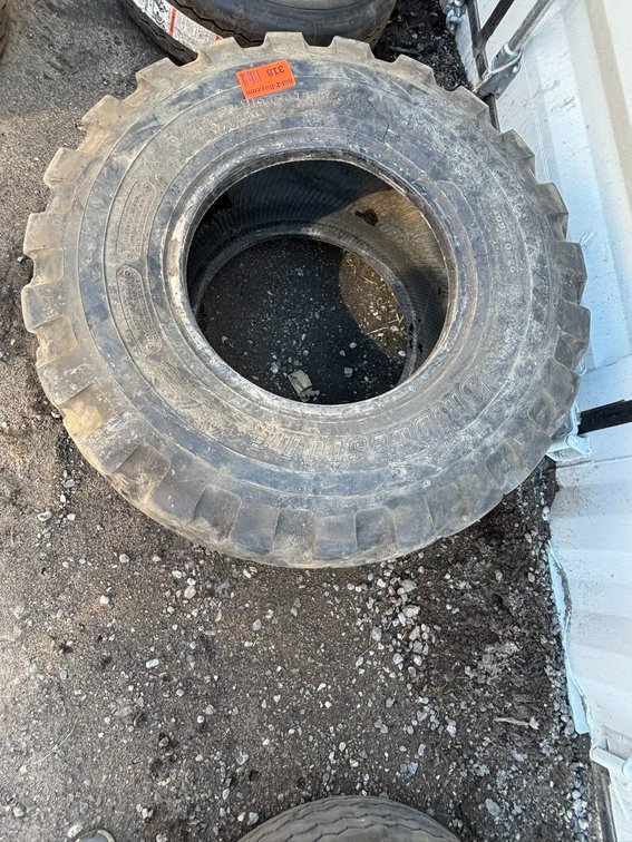 Bridgestone V-Steel Ultra Traction 405/70R19.5 Tire