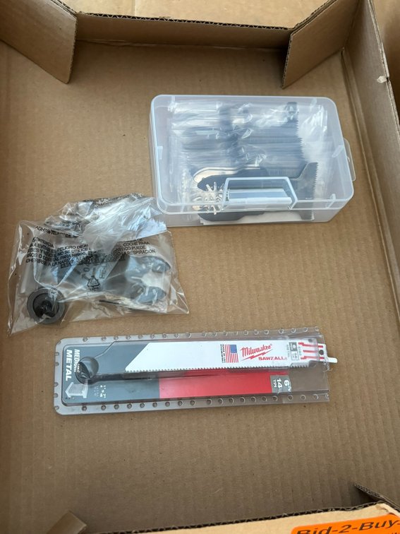 Milwaukee Sawzall Blade and (18) Oscillating Saw Blades