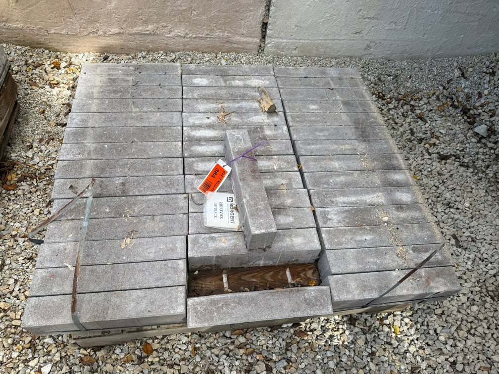 Approx. (42) Borgert Bulovar Outback Pavers