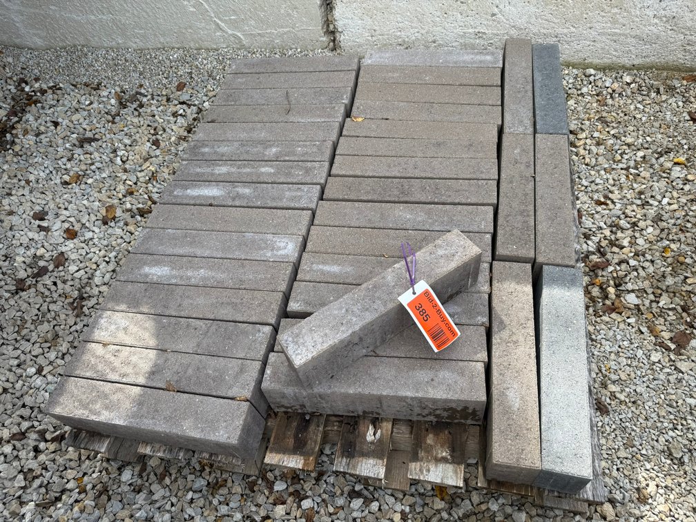 Approx. (36) Borgert Bulovar Outback Pavers