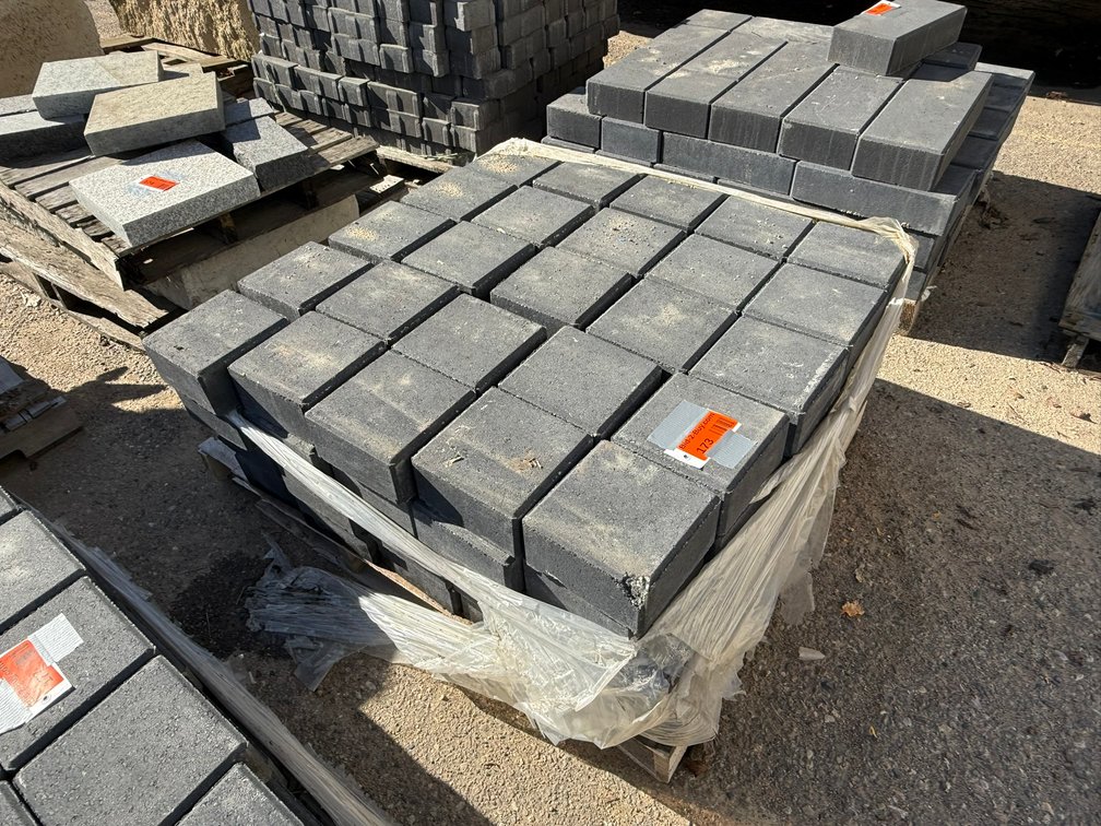 (100) Gray Concrete Blocks