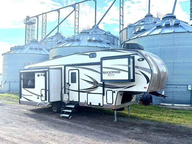 Image for 2017 Rockwood Signature Ultra Lite By Forest River 5th Wheel