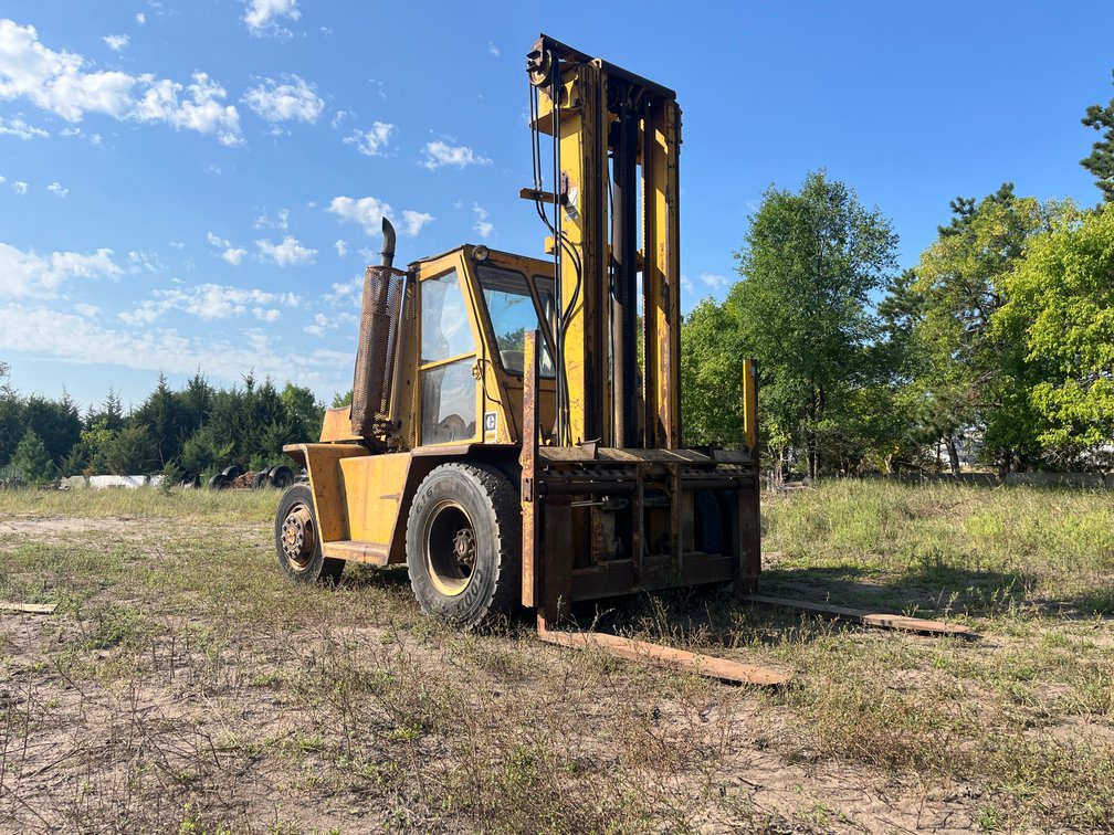 Caterpillar V160 Forklift