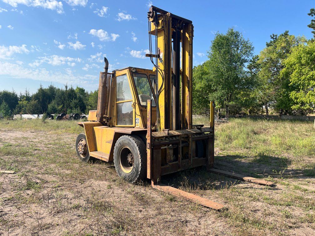 Caterpillar V160 Forklift