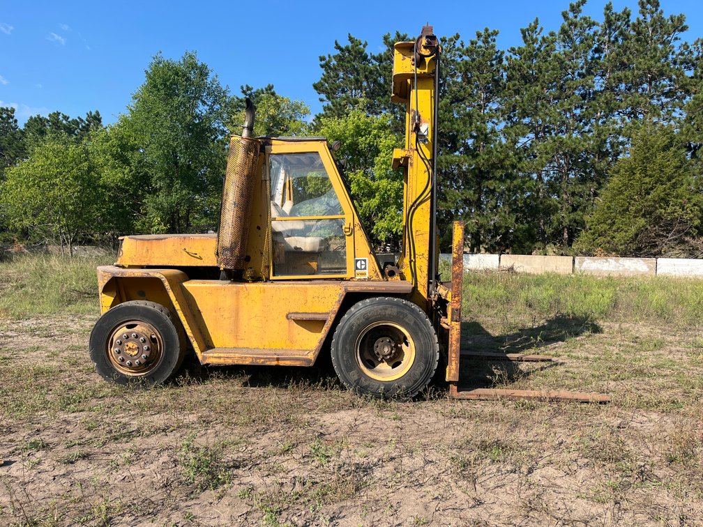 Caterpillar V160 Forklift