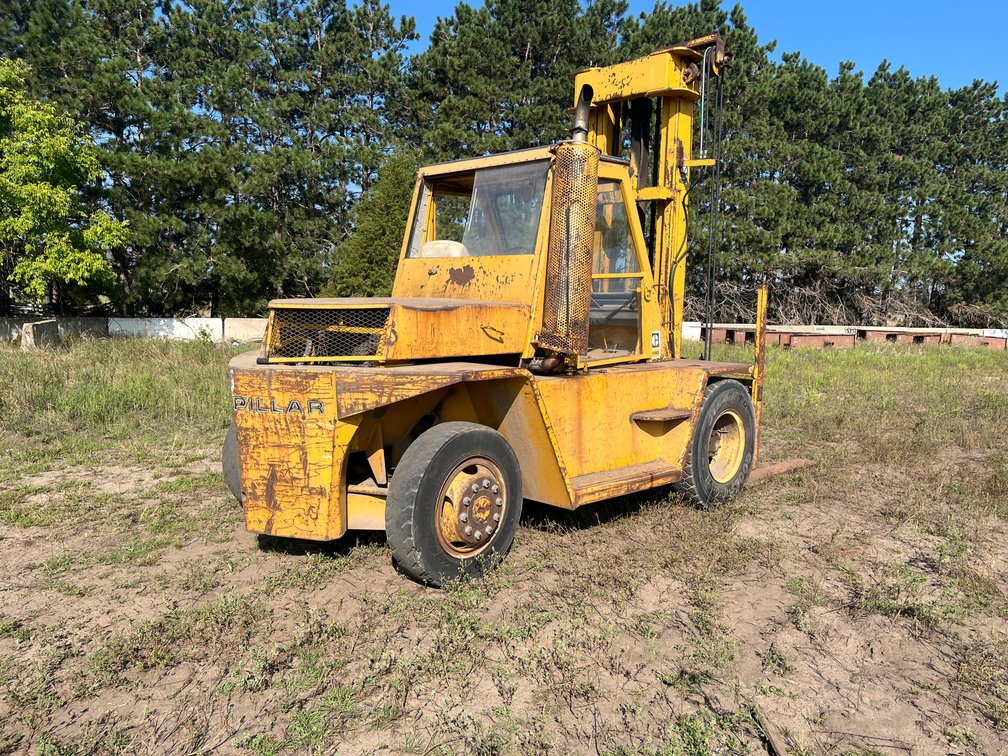Caterpillar V160 Forklift