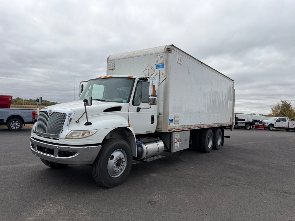2015 International Durastar 4400 Tandem Axle Box Truck with Liftgate