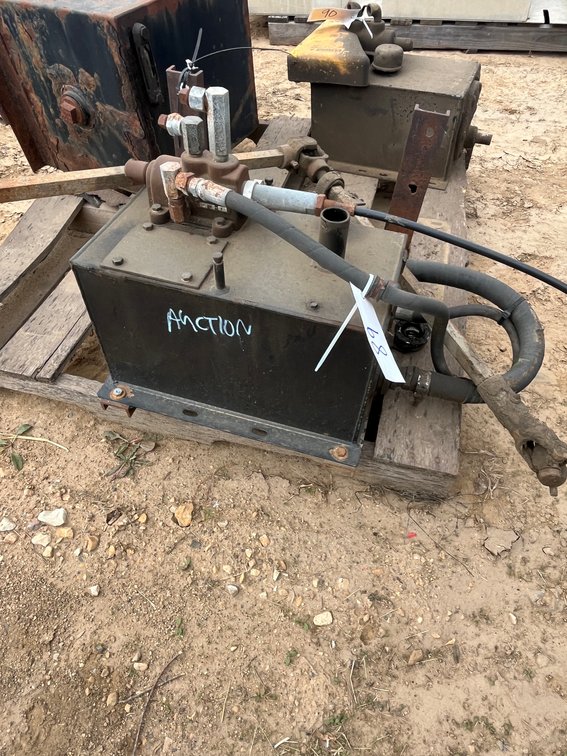Reservoir with Valve Pump and Drive Shaft, 17" long x 9" wide x 10" deep