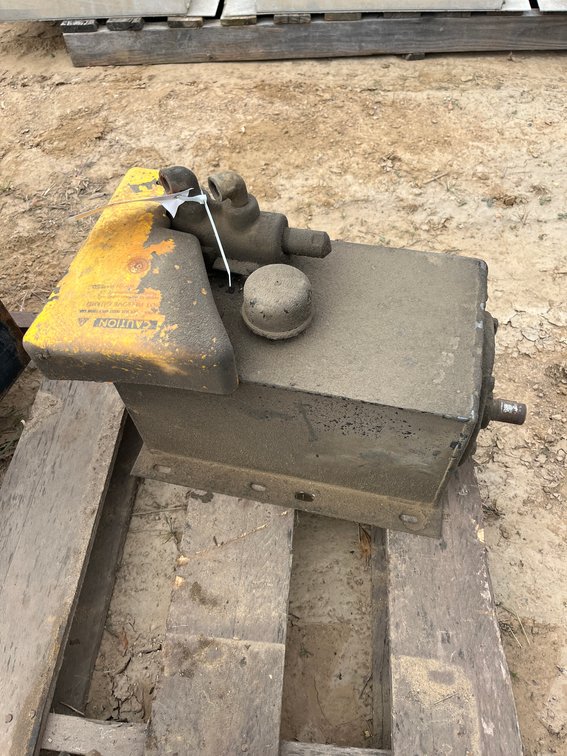 Reservoir with Valve, 15" long x 8-1/4" wide x 8-1/4" tall