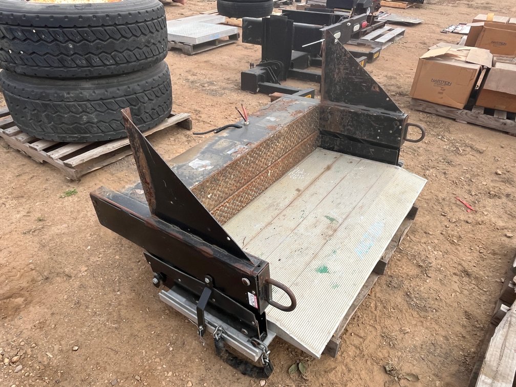 Tommygate Liftgate for Service Body