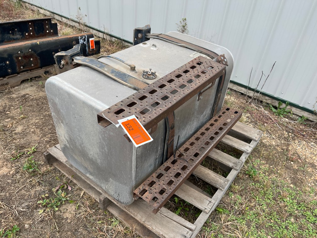 Aluminum Tank with Steps, 74 Gallon