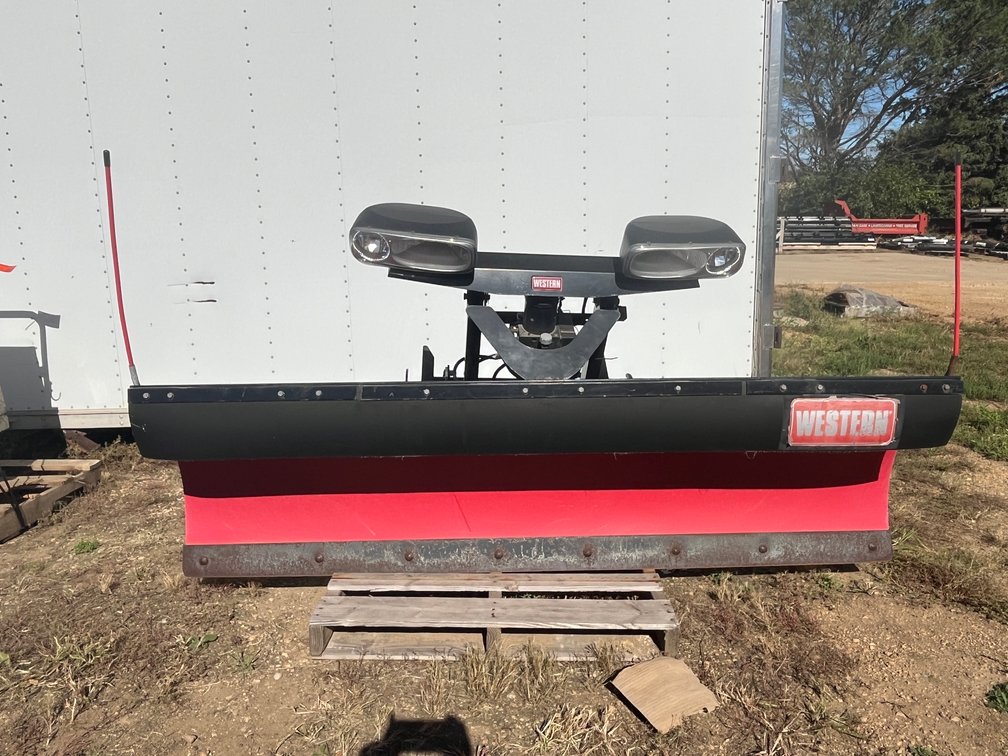 Western Ultra Mount 7' 6" Poly Striaght Blade With Snow Deflector