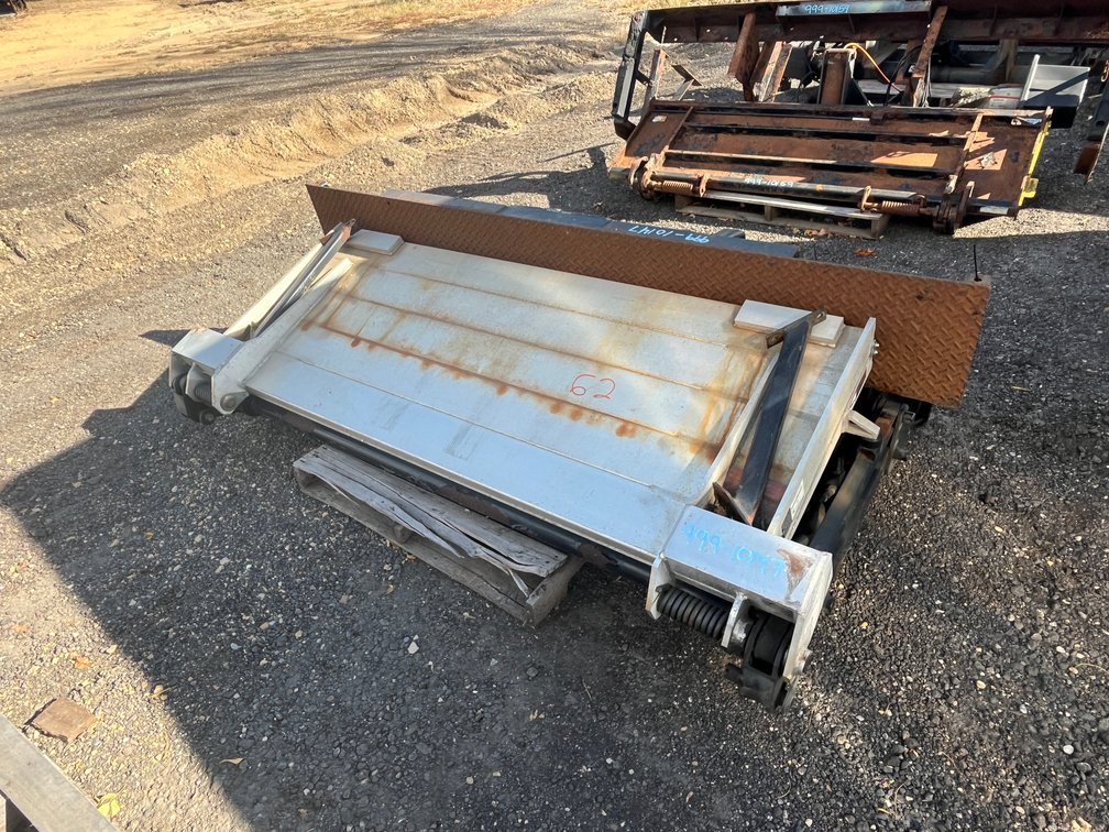 Maxon Model GPT-3 3000 Lb. Truck Under Liftgate