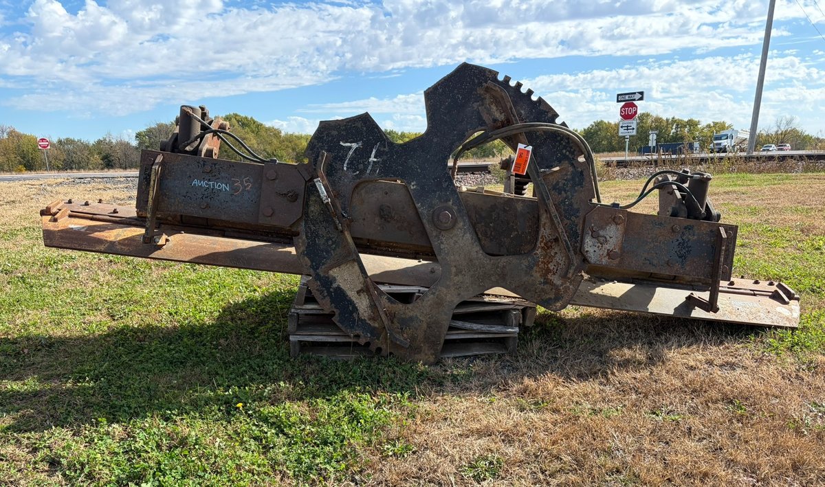 12' Hydraulic Folding underbody Scraper