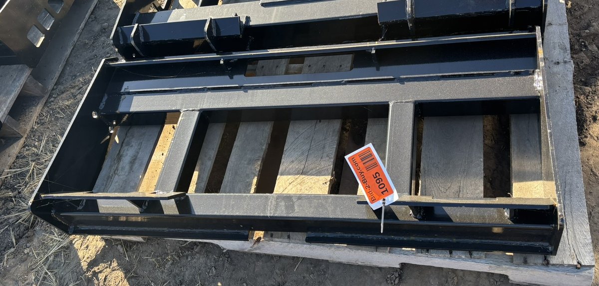 (1) New 2026 Wolverine Pallet Fork Frame