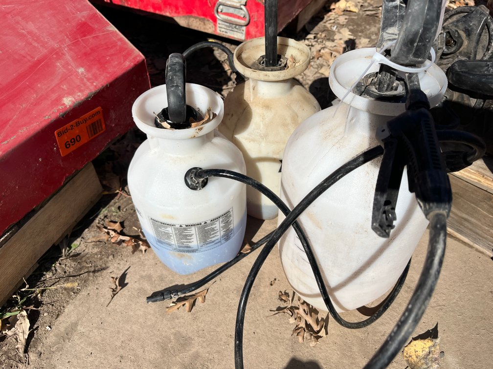 (3) Handheld Pressure Sprayers