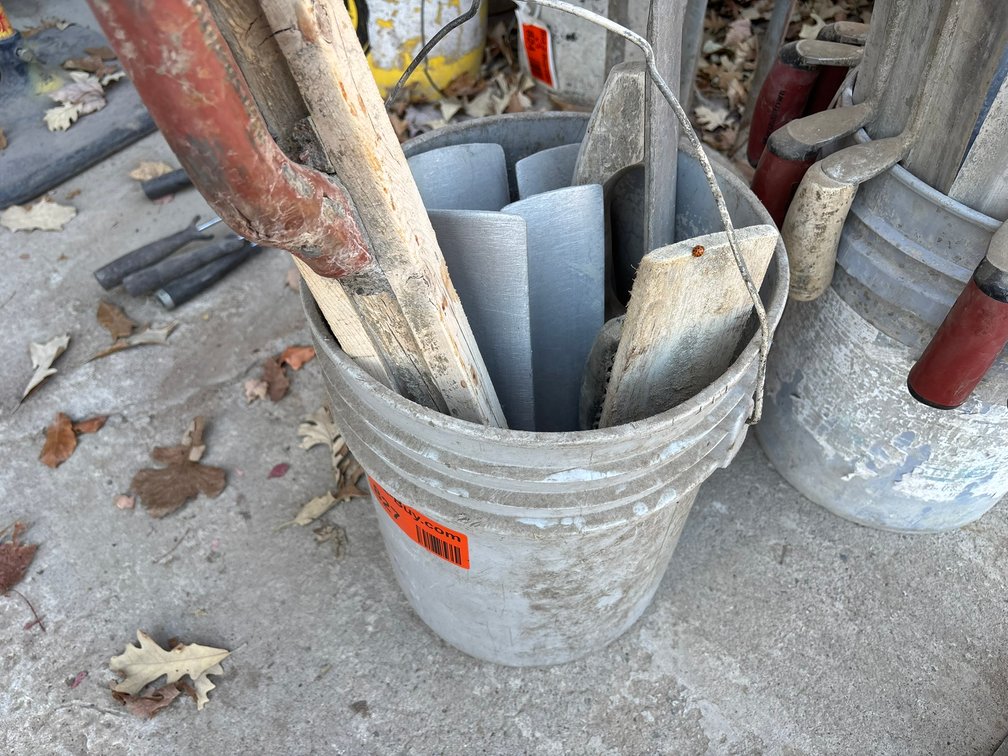 (5) MAG Floats and (2) Wood Floats