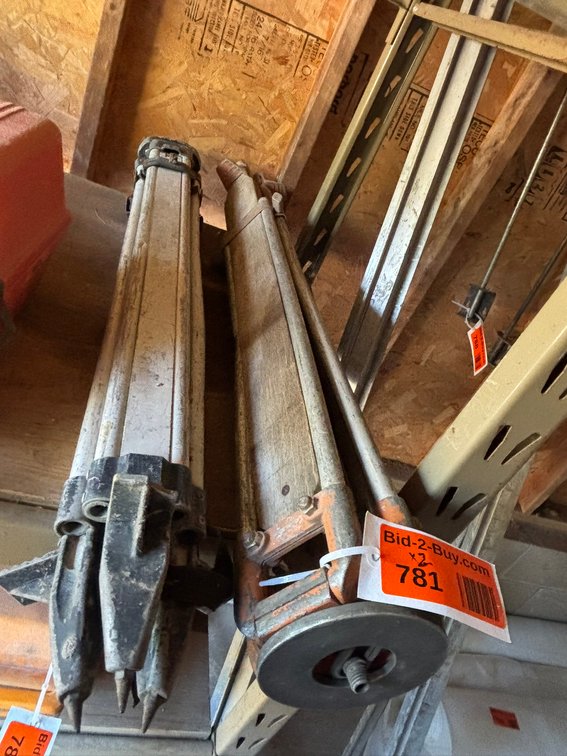 (2)Tripods