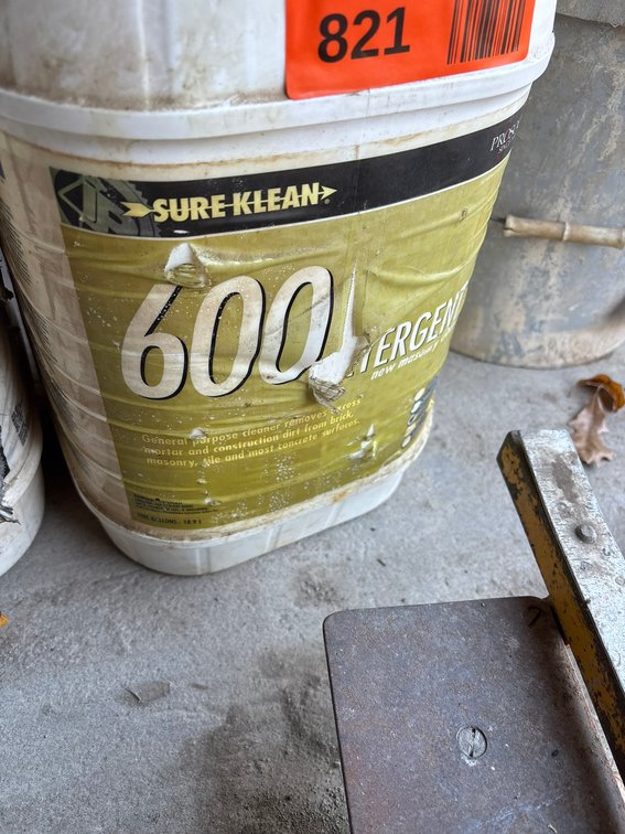 Partial Container Sure Klean 600 Detergent