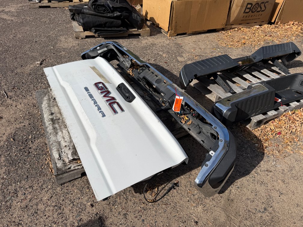 2014-2019 GMC Sierra Tailgate & Chrome Rear Bumper Assembly