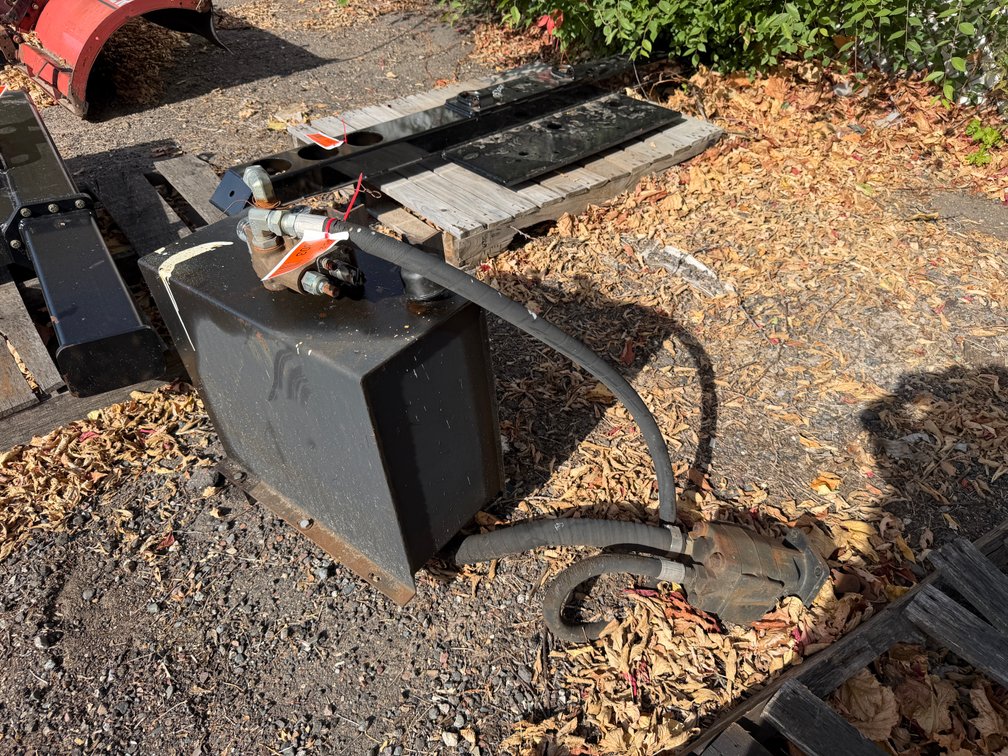 Used Hydraulic Tank & Pump Assembly