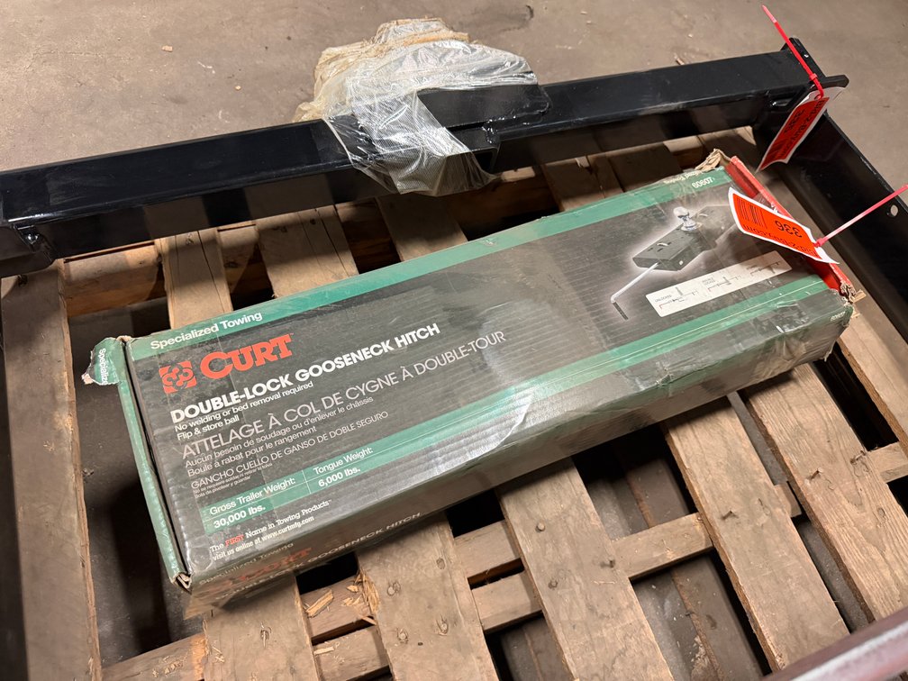 New Curt Double Lock Gooseneck Hitch