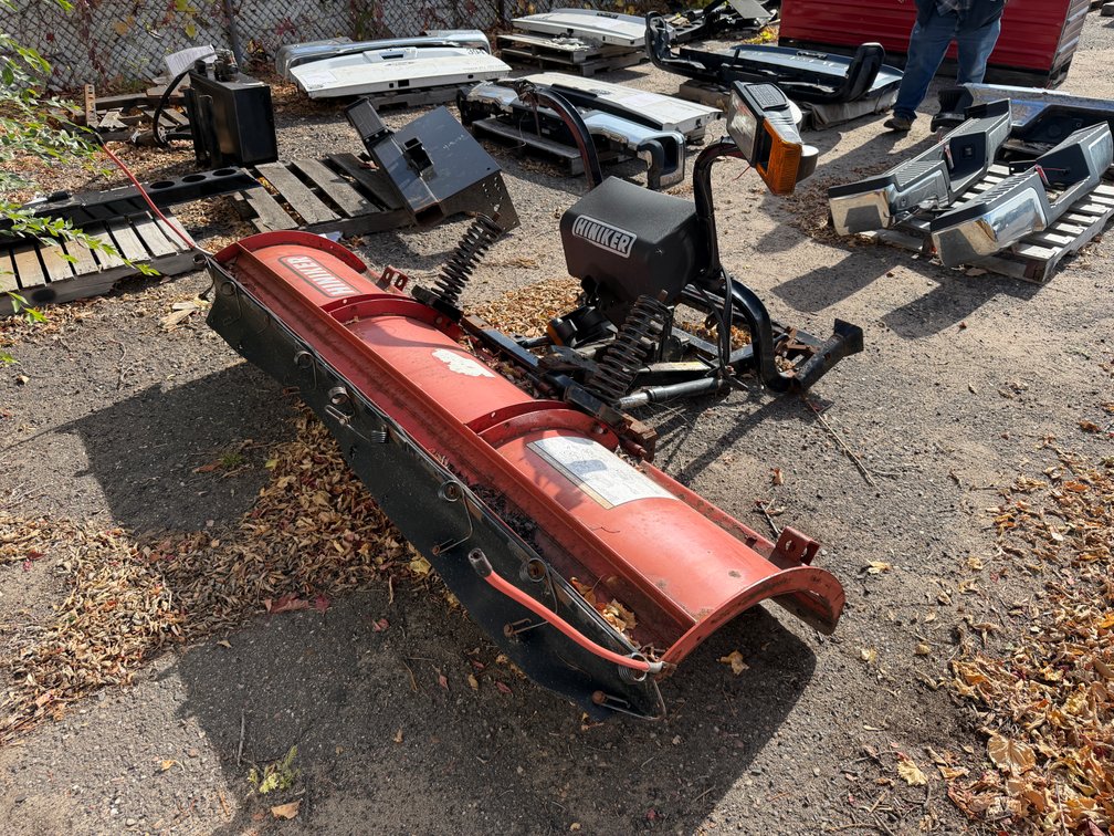 Hiniker 7' 6" Quick-Hitch Snowplow - Needs Repair