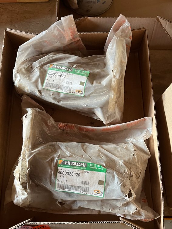 (2) Hitachi Machinery Parts/Pin