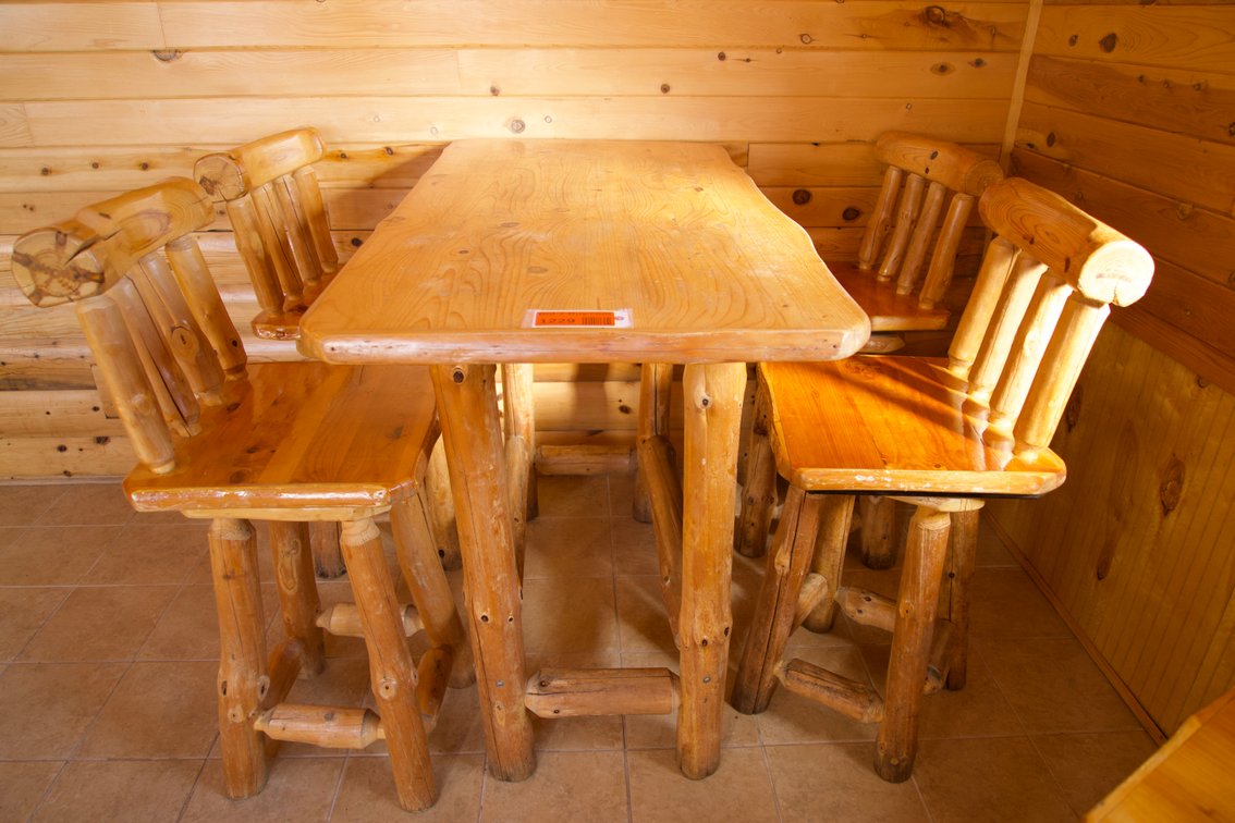 Log High Top Table with (4) Chairs