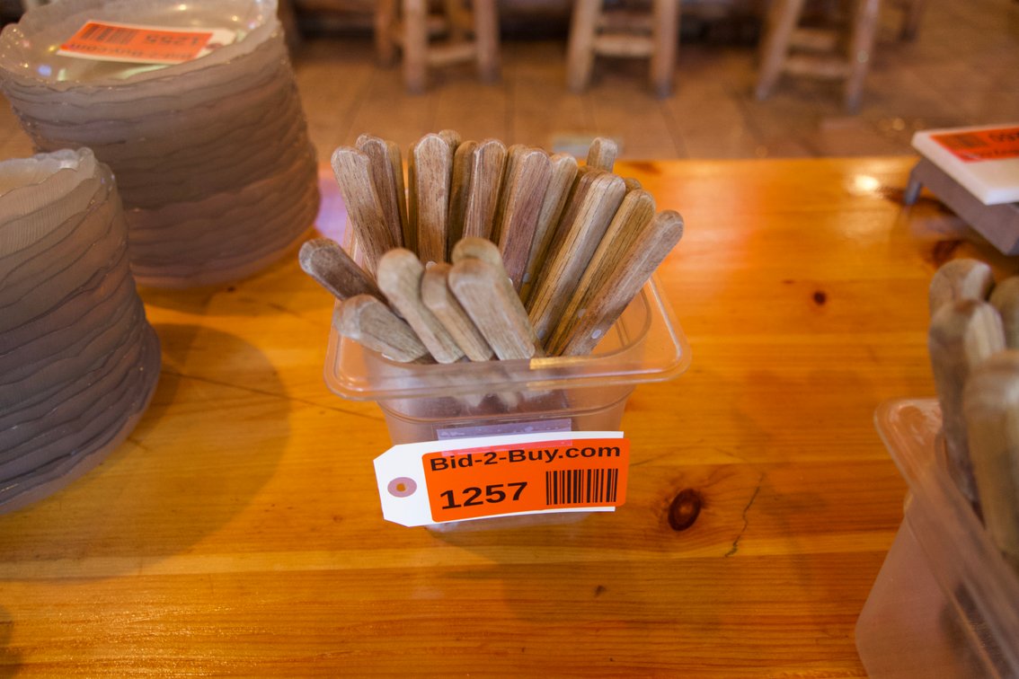 (33) Steak Knives