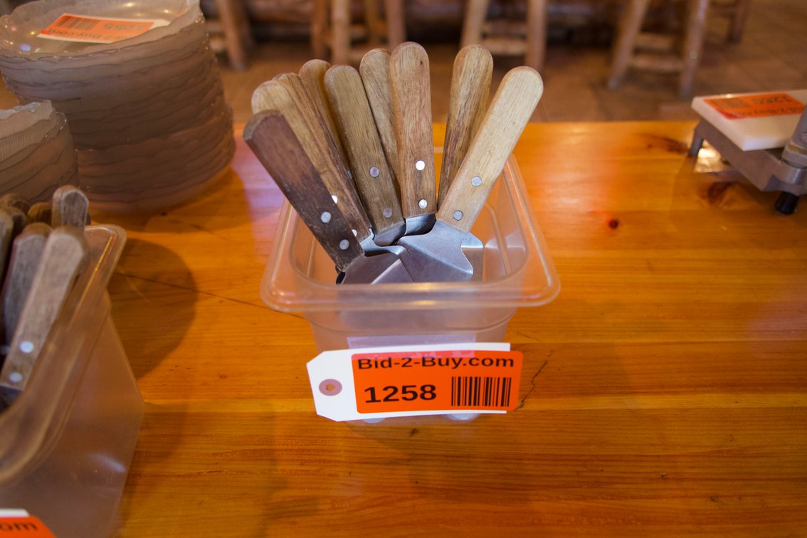 (9) Pie Servers with Wooden Handles
