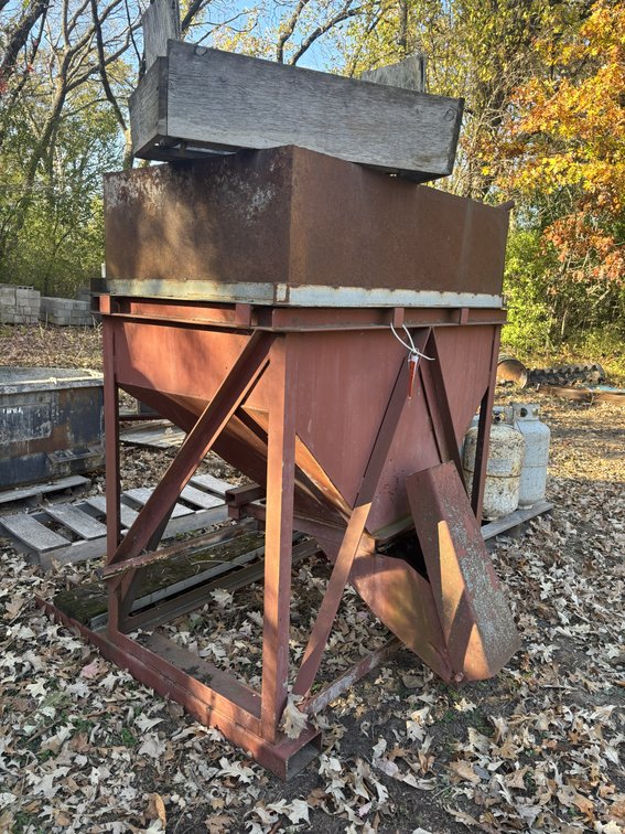 Heavy Duty V-Shaped Steel Funnel Gravity Transfer Feeder