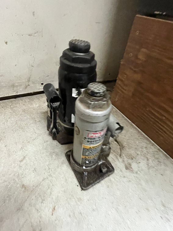 (2) Bottle Jacks
