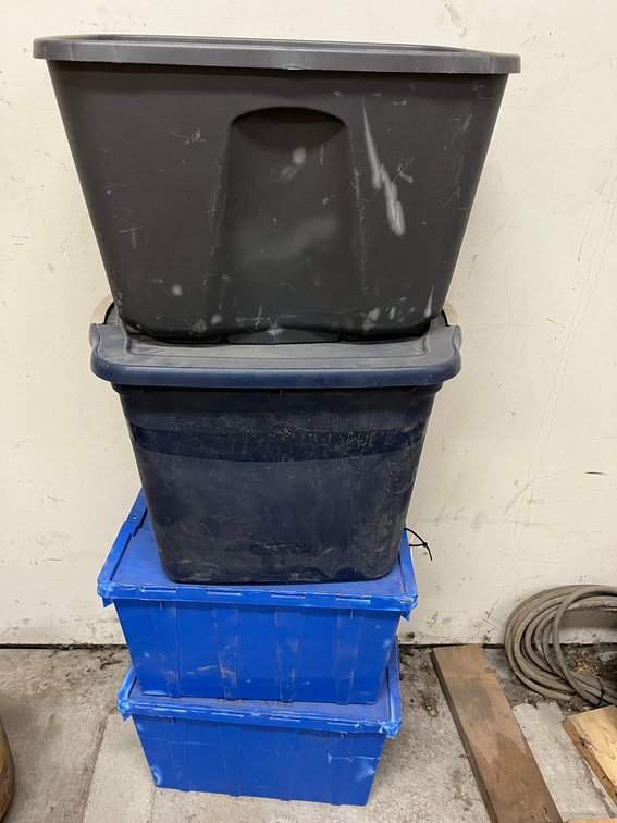 (4) Totes