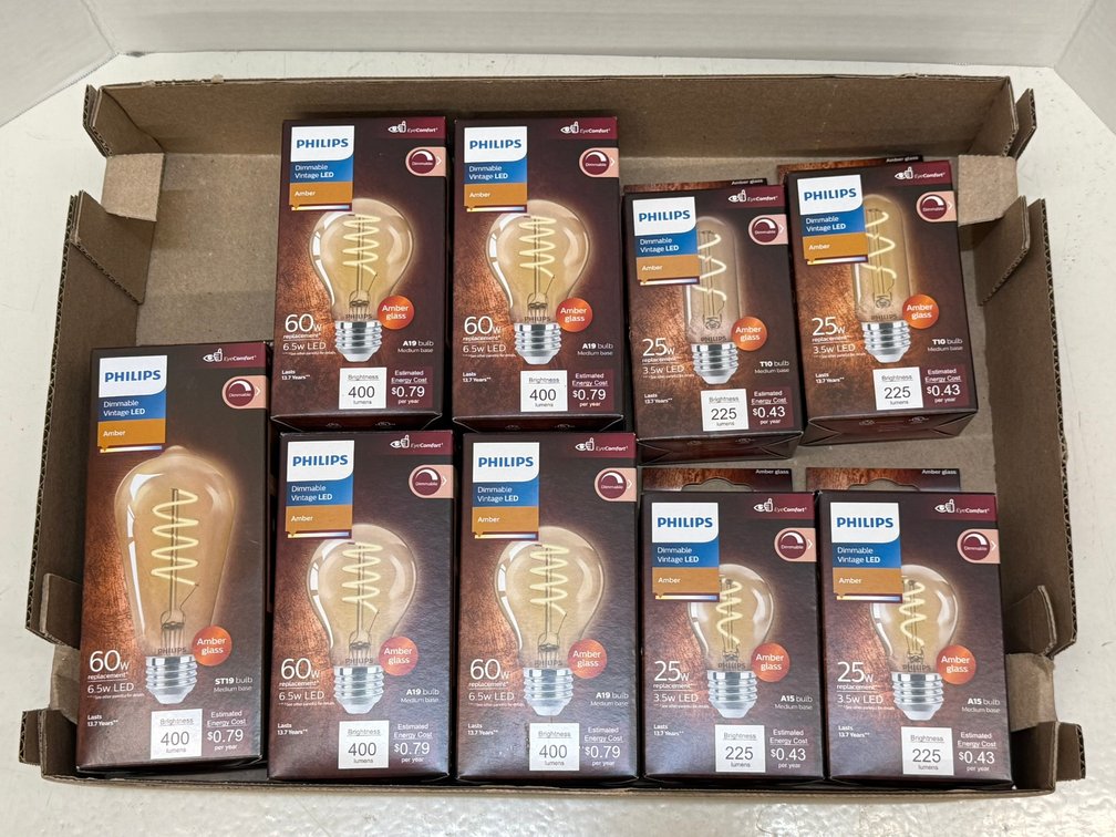 (9) Philips Dimmable Vintage LED Amber Bulb