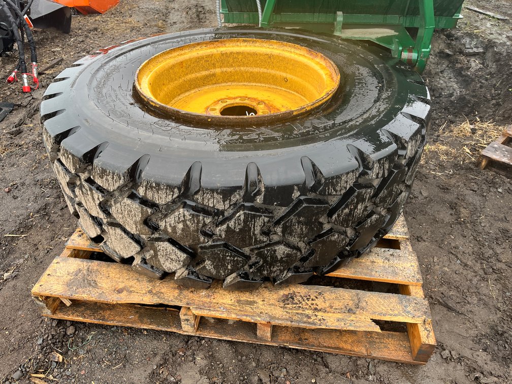 (1) 17.5R25 Tire and Rim