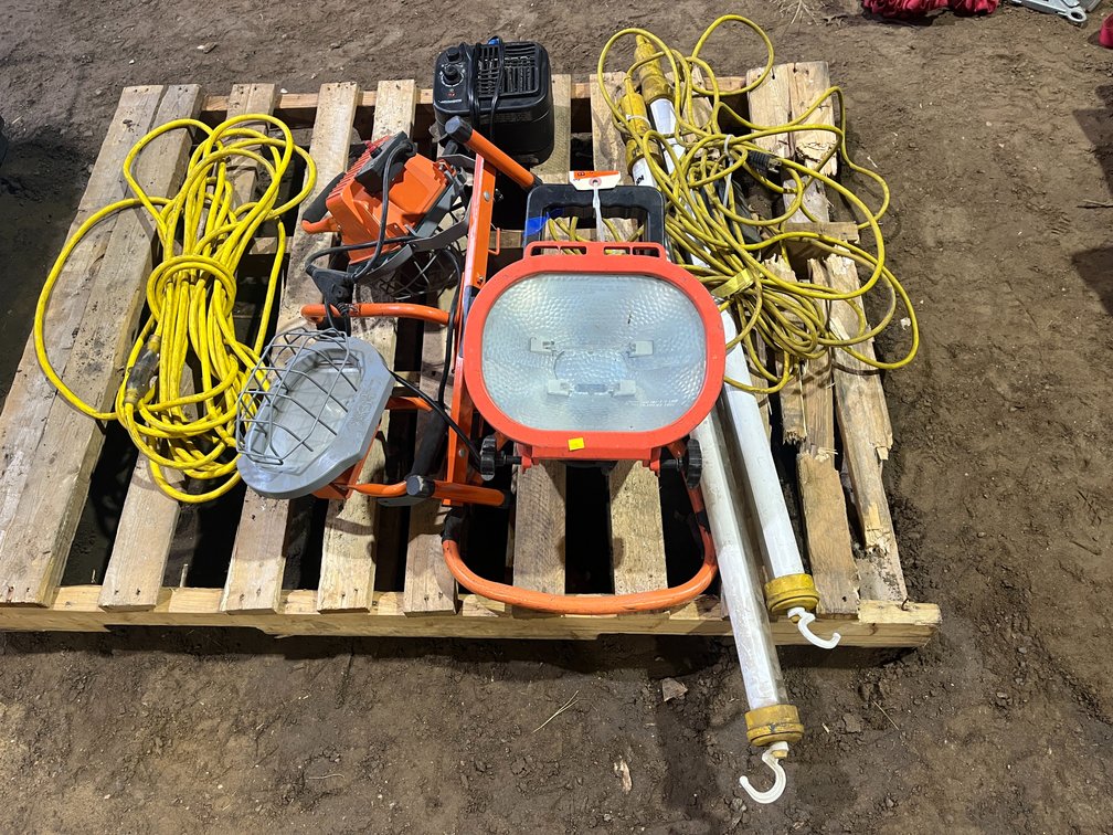 (4) Work Lights, Extension Cord and Heater