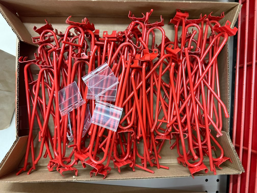 (75) 6" Red Peg Hooks