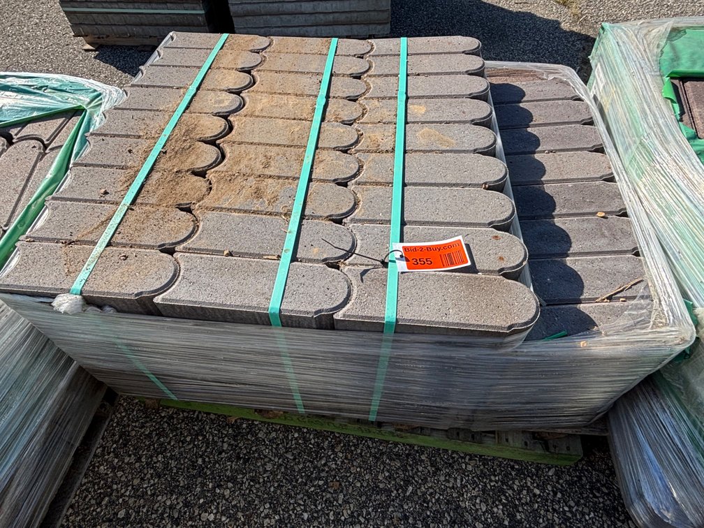 Approx. (171) Bullet Edgers Pavers
