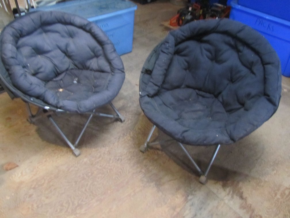 (2) Folding Chairs