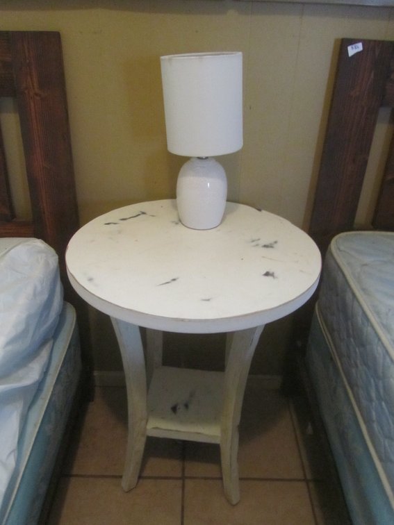 Side Table W/Lamp