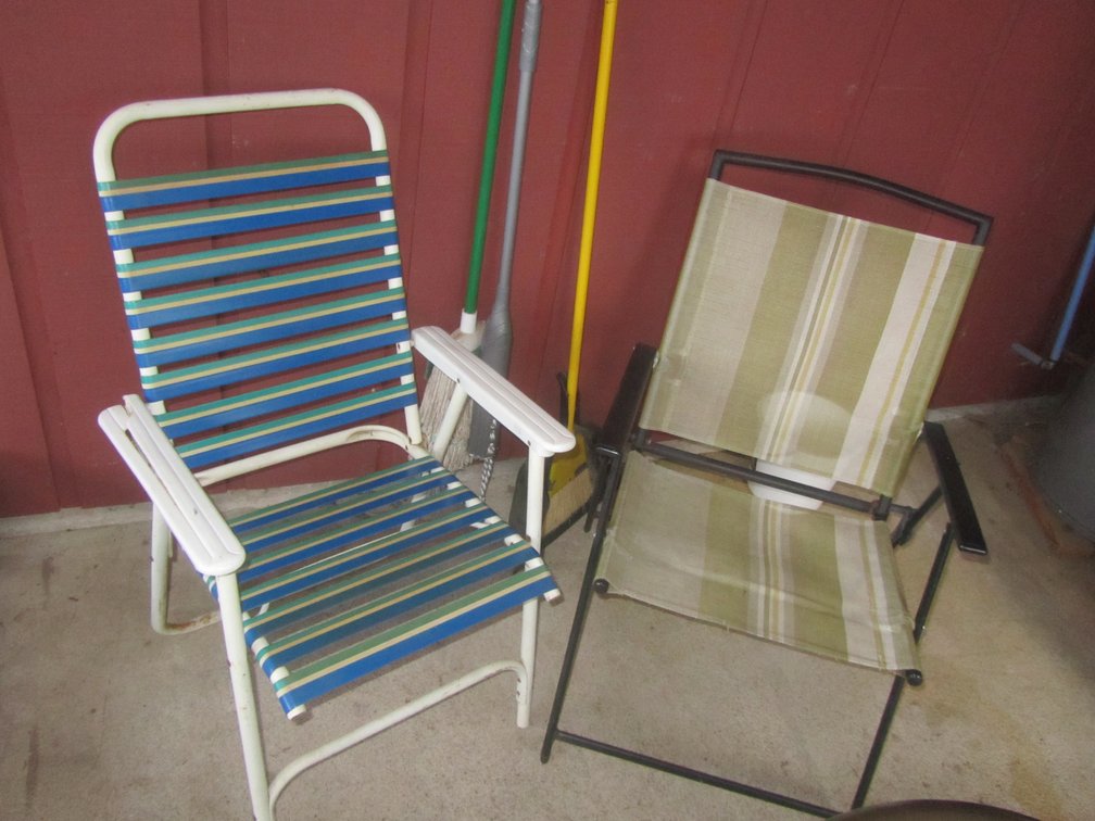 (2) Folding Chairs