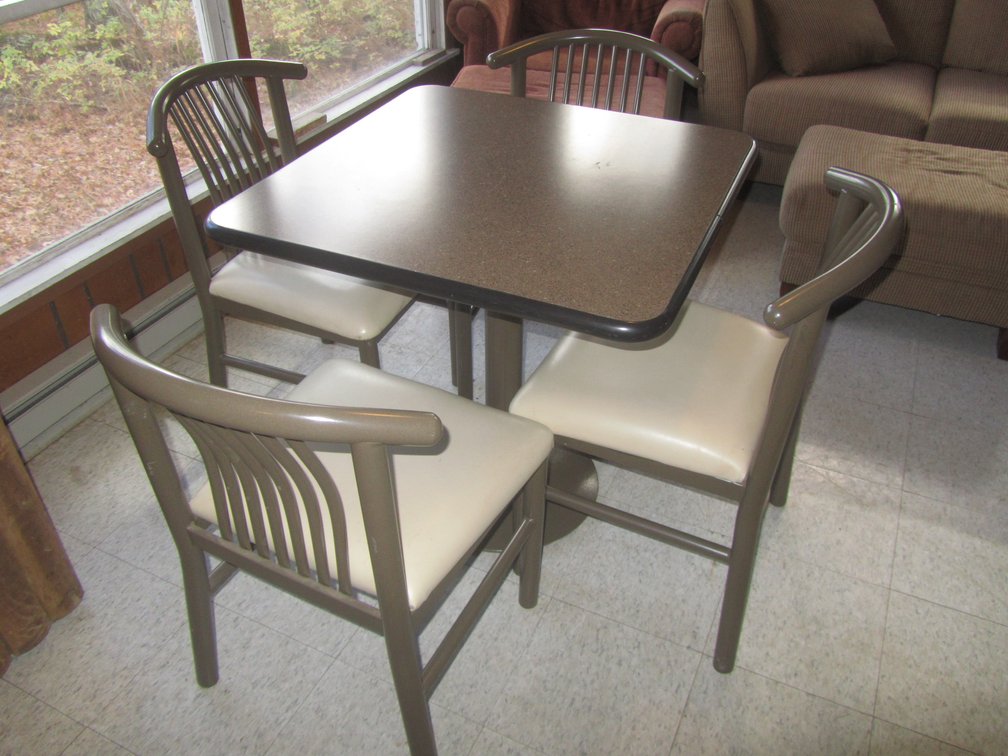 Dining Table W/(4) Chairs