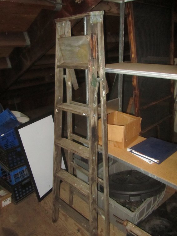 Wood 6' Step Ladder w/Tray
