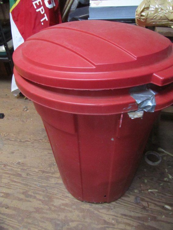 Ace Garbage Bin w/Lid