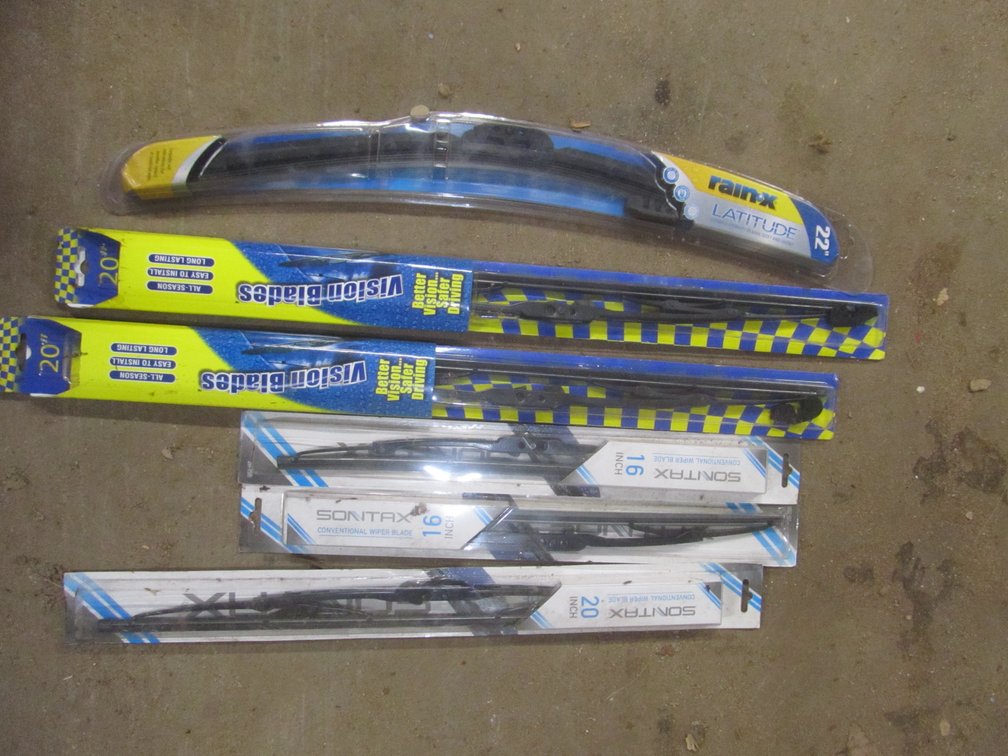 (6) Assorted Windshield Wiper Blades