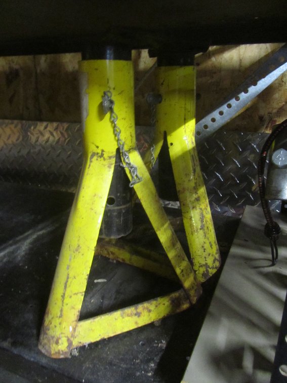 (2) 1.5-Ton Jack Stands