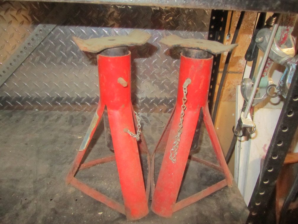 (2) 1.5-Ton Jack Stands
