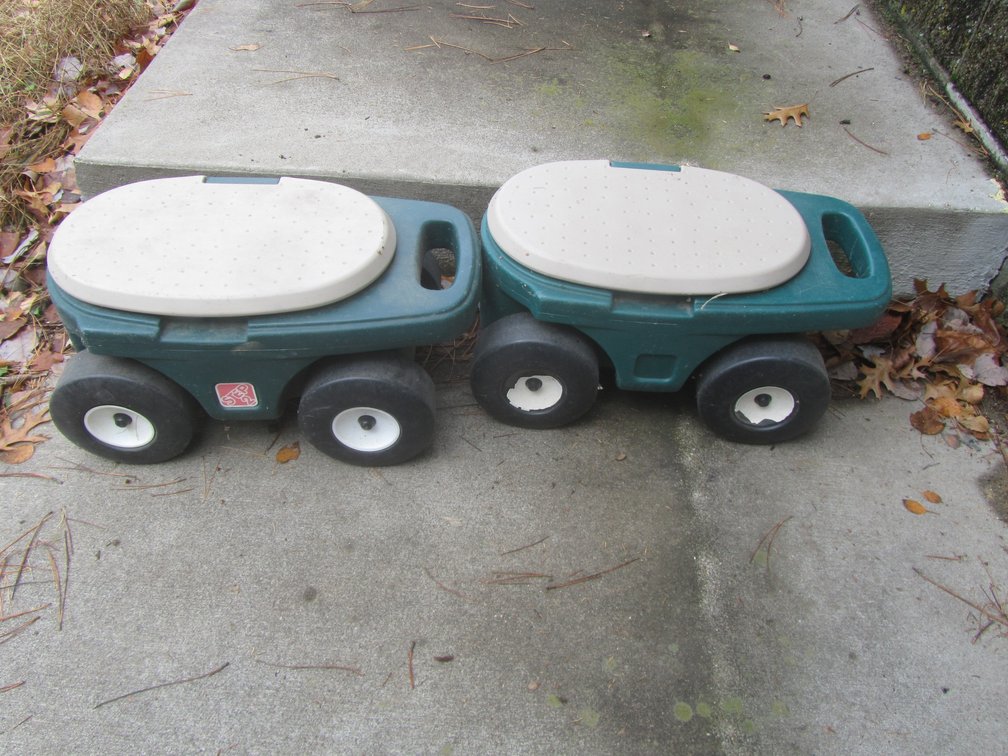 (2) Step 2 Garden Carts