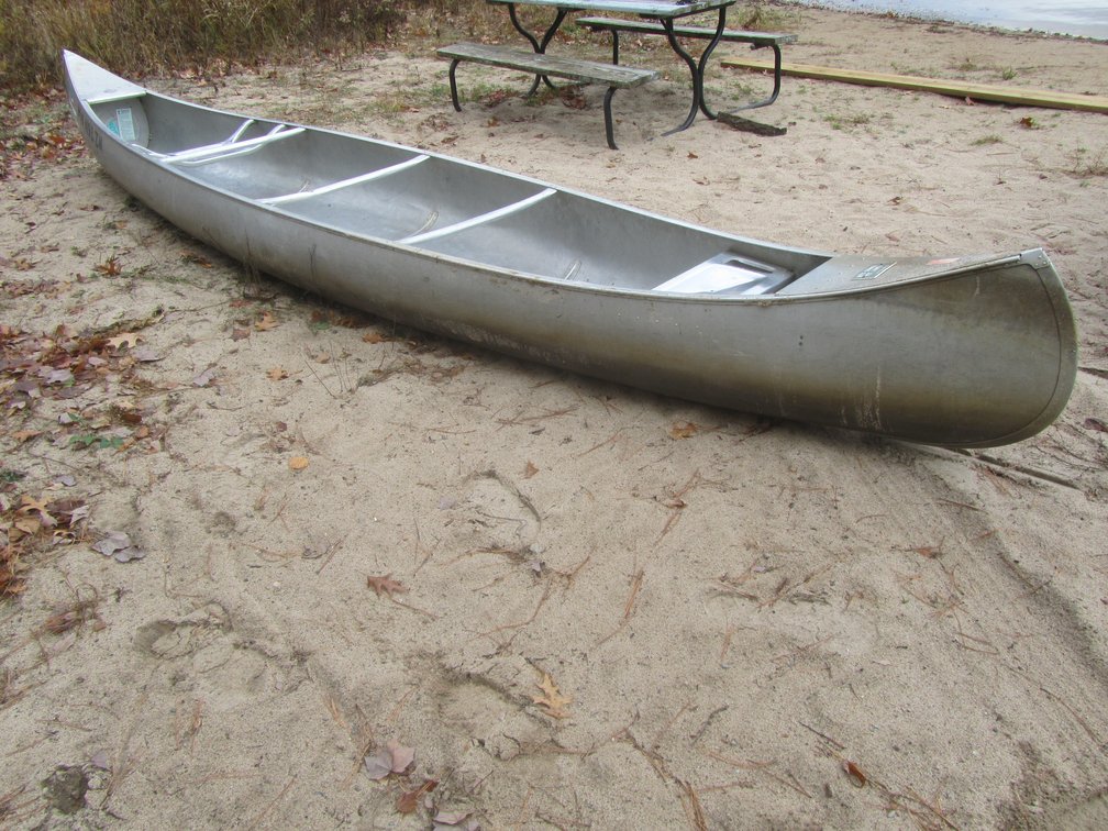 1968 Grummans 17' Canoe